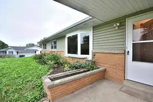 W164N5080 Lone Oak Ln, Menomonee Falls, WI 53051 - Photo 3
