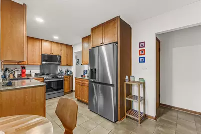 11825 W Elmhurst Pkwy, Wauwatosa, WI 53226 - Photo 9