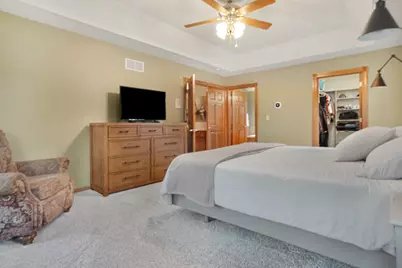 W176N5411  Highridge Dr, Menomonee Falls, WI 53051 - Photo 23