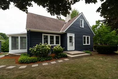 10431 W Courtland Ave, Wauwatosa, WI 53225 - Photo 3