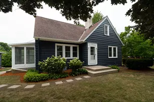 10431 W Courtland Ave, Wauwatosa, WI 53225 - Photo 3