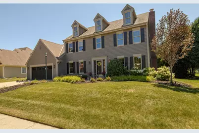 587  Cottonwood Ln, Grafton, WI 53024 - Photo 1