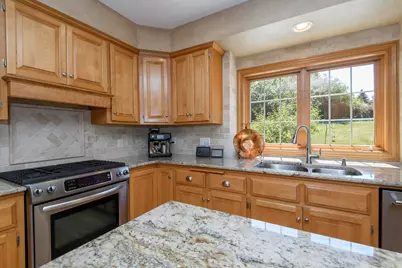 587  Cottonwood Ln, Grafton, WI 53024 - Photo 27