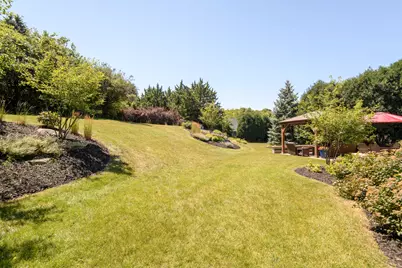 587  Cottonwood Ln, Grafton, WI 53024 - Photo 5