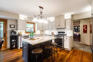 S24W27029 Apache Pass, Waukesha, WI 53188 - Photo 5