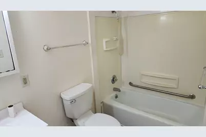 8042  14th Ave, Kenosha, WI 53143 - Photo 9
