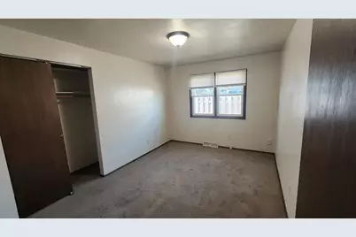 8042  14th Ave, Kenosha, WI 53143 - Photo 11
