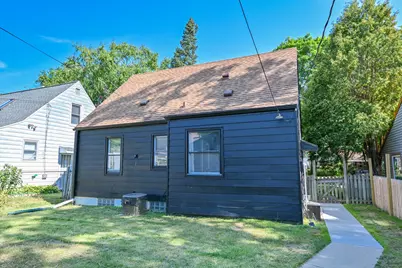 8113 W Townsend St, Milwaukee, WI 53222 - Photo 25