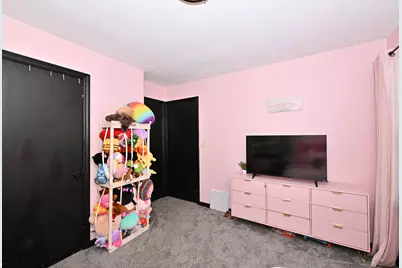 8113 W Townsend St, Milwaukee, WI 53222 - Photo 15