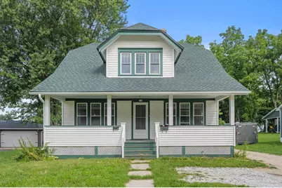347  Prospect Ave, Pewaukee, WI 53072 - Photo 1