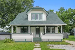 347 Prospect Ave, Pewaukee, WI 53072 - Photo 1