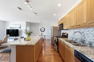 1522 N Prospect Ave, Milwaukee, WI 53202 - Photo 5