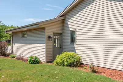 8319 S Woodridge Dr, Oak Creek, WI 53154 - Photo 39