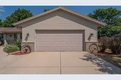 8319 S Woodridge Dr, Oak Creek, WI 53154 - Photo 3