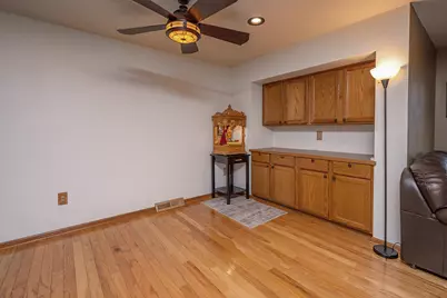 8319 S Woodridge Dr, Oak Creek, WI 53154 - Photo 9