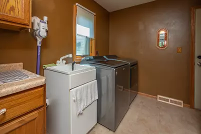 8319 S Woodridge Dr, Oak Creek, WI 53154 - Photo 35