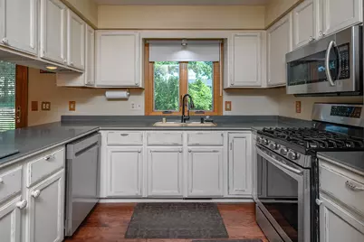 8319 S Woodridge Dr, Oak Creek, WI 53154 - Photo 15
