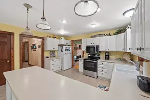 S86W30445 Stonegate Dr, Mukwonago, WI 53149 - Photo 9