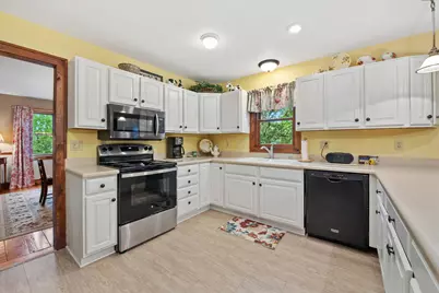 S86W30445  Stonegate Dr, Mukwonago, WI 53149 - Photo 3