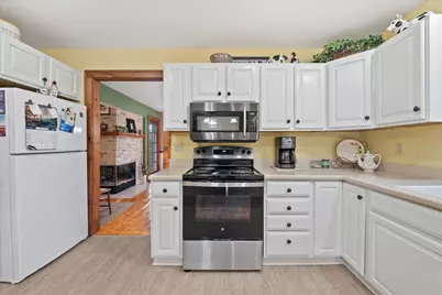 S86W30445  Stonegate Dr, Mukwonago, WI 53149 - Photo 7