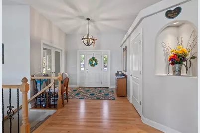 387  Still Water Ct, Dousman, WI 53118 - Photo 5