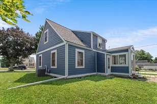 1136 N 8th Ave, West Bend, WI 53090 - Photo 17