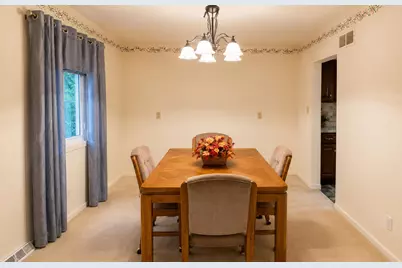 4707 S 81st St, Greenfield, WI 53220 - Photo 9