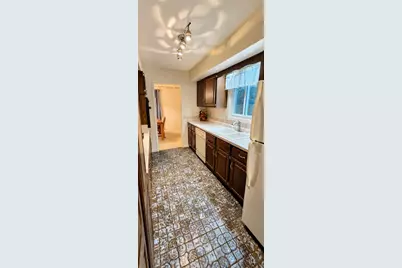 4707 S 81st St, Greenfield, WI 53220 - Photo 7