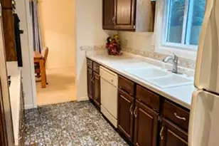 4707 S 81st St, Greenfield, WI 53220 - Photo 7