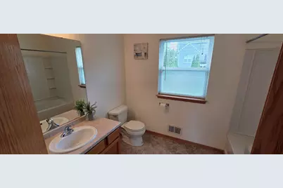 588 E Randy Rd, Oak Creek, WI 53154 - Photo 21