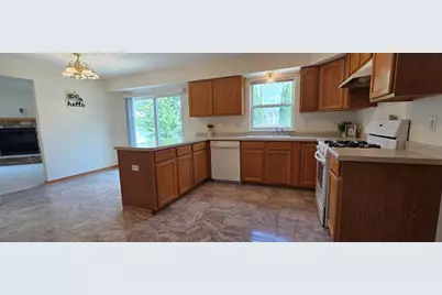 588 E Randy Rd, Oak Creek, WI 53154 - Photo 11