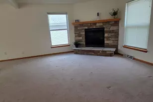 588 E Randy Rd, Oak Creek, WI 53154 - Photo 9