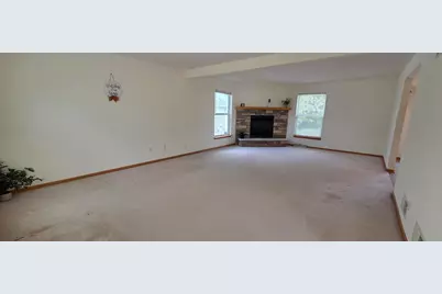 588 E Randy Rd, Oak Creek, WI 53154 - Photo 7