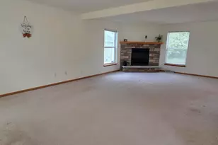 588 E Randy Rd, Oak Creek, WI 53154 - Photo 7