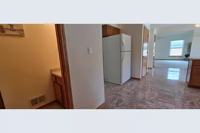 588 E Randy Rd, Oak Creek, WI 53154 - Photo 15