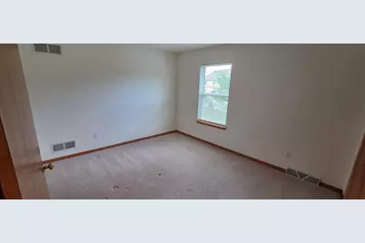 588 E Randy Rd, Oak Creek, WI 53154 - Photo 27