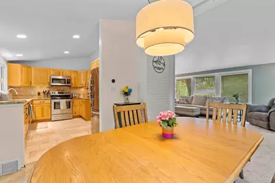 609  Downing Dr, Waukesha, WI 53186 - Photo 9