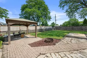 W147N8446 Manchester Dr, Menomonee Falls, WI 53051 - Photo 19