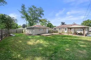 W147N8446 Manchester Dr, Menomonee Falls, WI 53051 - Photo 21