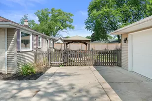 W147N8446 Manchester Dr, Menomonee Falls, WI 53051 - Photo 27