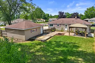 W147N8446 Manchester Dr, Menomonee Falls, WI 53051 - Photo 31