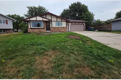 21  Emerald Ct, Fond du Lac, WI 54935 - Photo 1