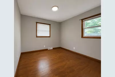 228 S Colonial Pkwy, Saukville, WI 53080 - Photo 11