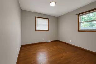 228 S Colonial Parkway, Saukville, WI 53080 - Photo 11