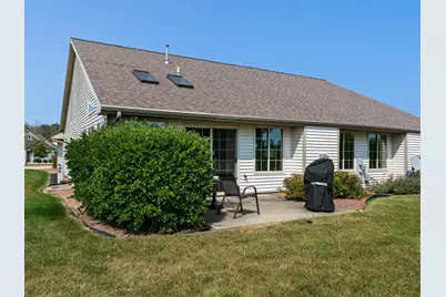 537  Mapleleaf Ct, Manitowoc, WI 54220 - Photo 3
