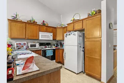 539  Mapleleaf Ct, Manitowoc, WI 54220 - Photo 9