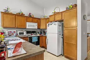 539 Maple Leaf Ct, Manitowoc, WI 54220 - Photo 9