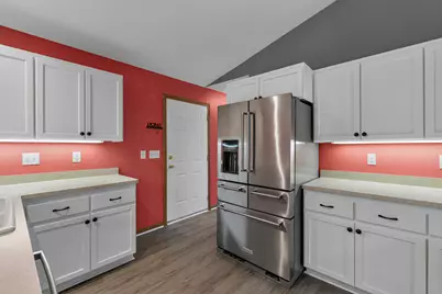 978  Bay View Cir, Mukwonago, WI 53149 - Photo 11