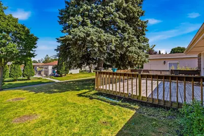 3736 S Sunset Dr, Milwaukee, WI 53220 - Photo 27