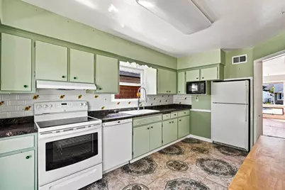 3736 S Sunset Dr, Milwaukee, WI 53220 - Photo 11